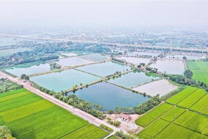 浙江湖州安吉县俯瞰梅溪镇小溪口村积极发展水产养殖